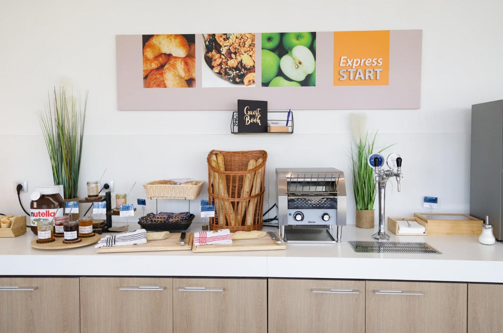 Holiday Inn Express Strasbourg - Sud By Ihg Geispolsheim Esterno foto